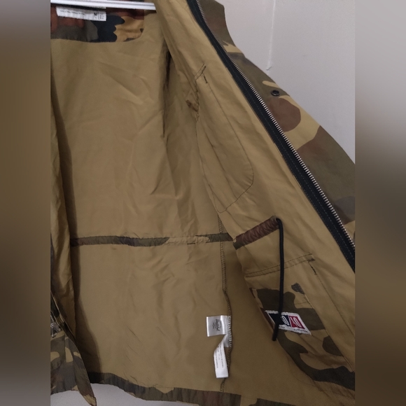 MEN'S Herschel Supply Co. Field Woodland Camo Rain Jacket size MEDIUM - Picture 7 of 12